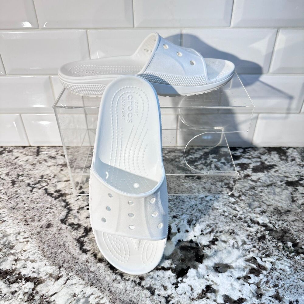White Crocs Women’s 7